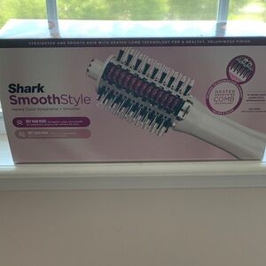 Shark SmoothStyle Heated Comb Straightener - Pink/White